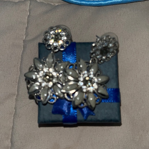 CAROLEE Silver -Crystal Floral Drop Earrings NWOB - Picture 3 of 4